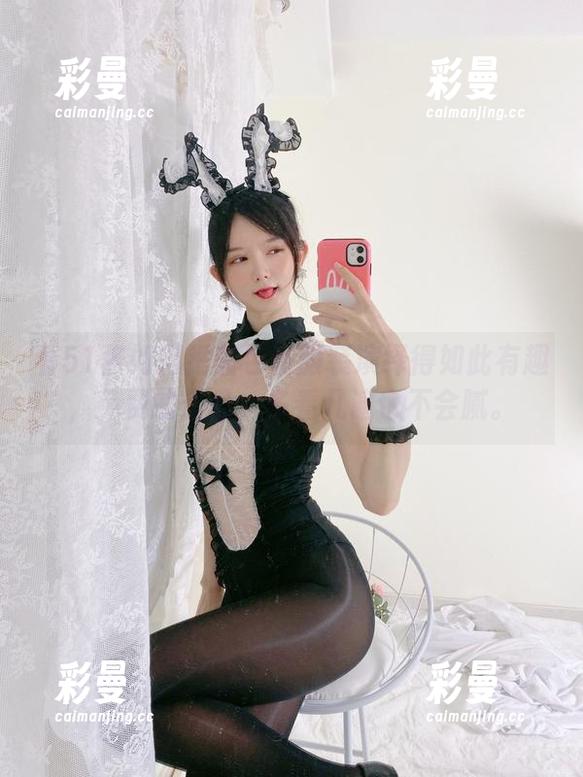 看51酱如何把蓝色制服装演绎得如此有趣，免费的作品，多看几遍也不会腻。