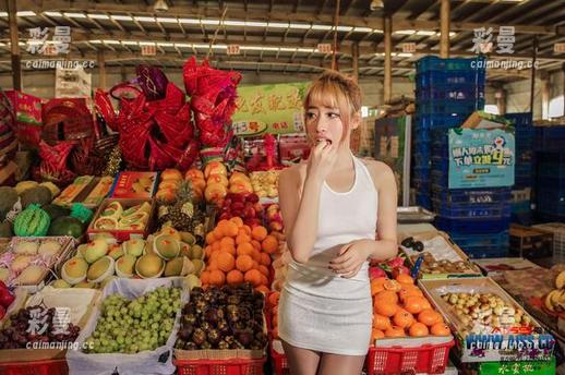 “丝之桥”下的万种风情，爱丝的视觉快感