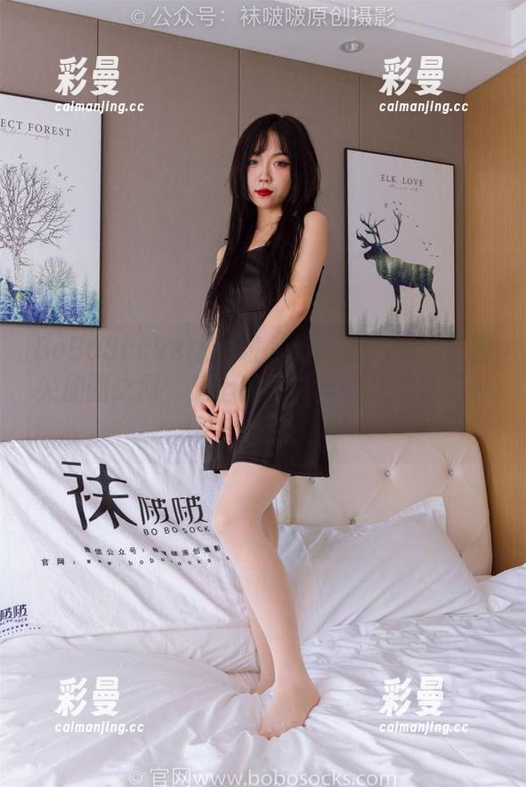 BoBoSocks袜啵啵-芝士 BoBoSocks袜啵啵 - 行走在短灰丝与脚尖加固之间,芝士的写真里竟然藏着不少小心思。