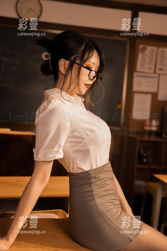 Leah梓未的比基尼，还是带点光？无圣光图包来啦！Surf'sup,baby!