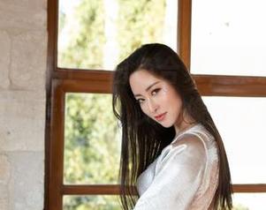 MiStar魅妍社 – 白色合集,茉莉Molly似乎在诉说着什么,又好像什么都不想说。