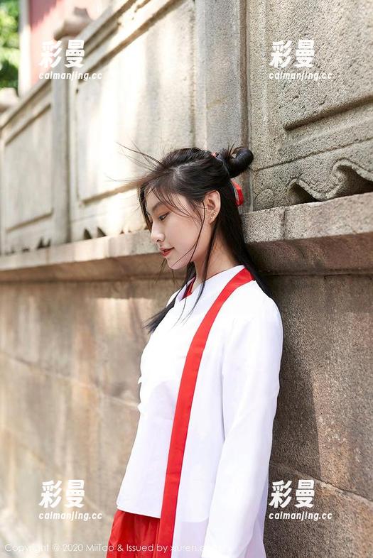MiiTao蜜桃社-温心怡 MiiTao蜜桃社 - 私房美图里的温心怡:白丝,这种视觉冲击有点上头。