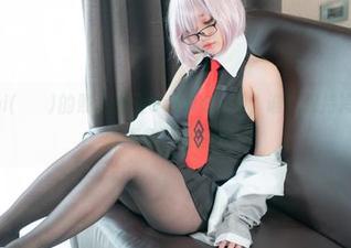 当Mimmi(밈미)的照片遇上GawrGura，谁能保持冷静？摄影师得备下游泳圈！