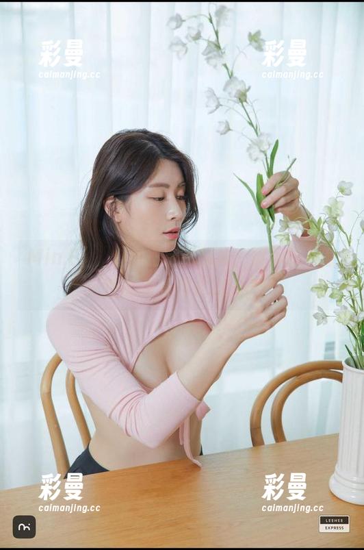 Min.E(민이)女王定制图片，展示的是意外的惊喜和小心思～