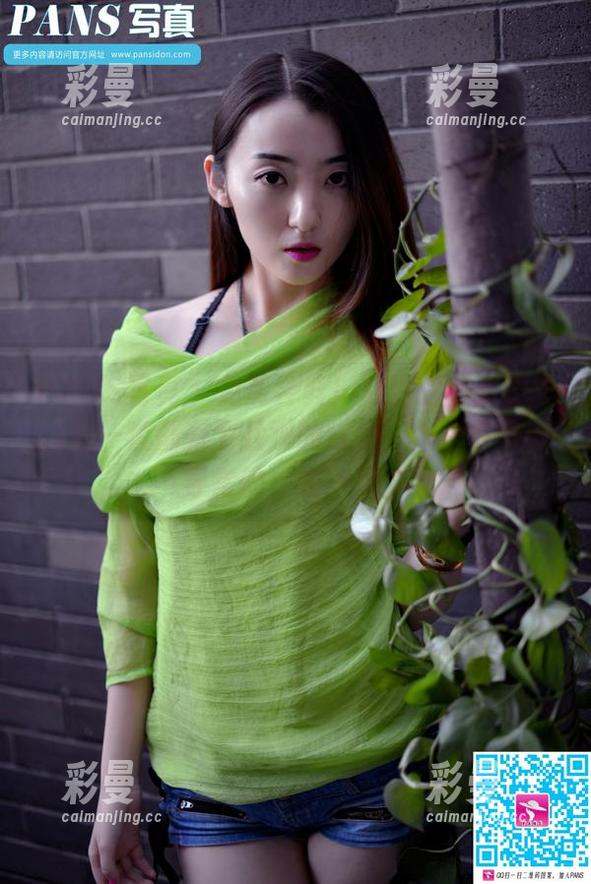 PANS写真-默默 PANS写真 - 免费尝鲜!默默的套装图册:每一套都有个壮观的背景,快来看非同寻常的‘衣’局!