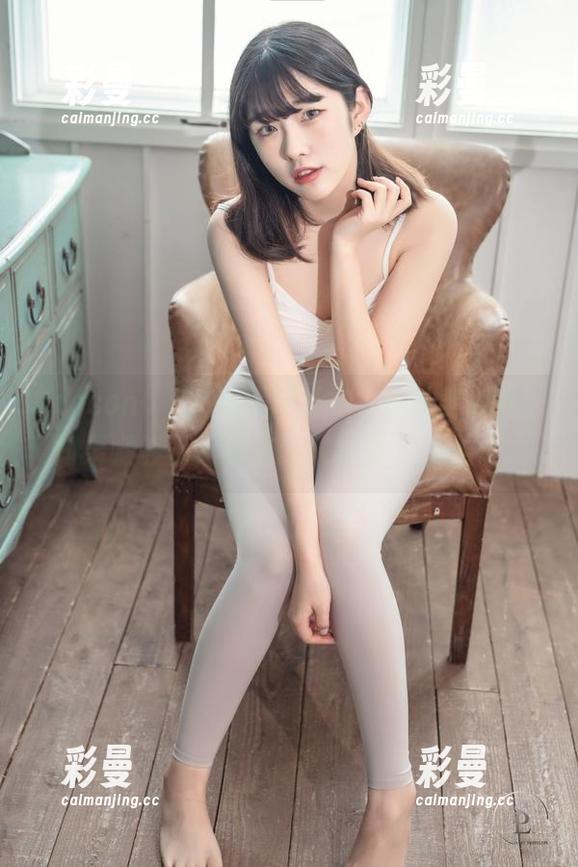 Sonson(손손)的美图私拍，丝袜教训我：如果腿够长，那态度就需要‘优雅’。