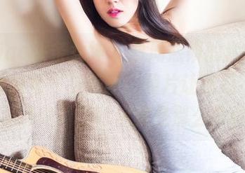TouTiao头条女神 – 看周熙妍的套装，真不想放过每一张美图，照片让我忍不住想轻声嘀咕：为啥你就是那么好看？