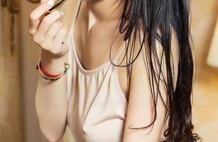 TouTiao头条女神 – 李由美的美脚写真，真的，承包了我所有的心思。
