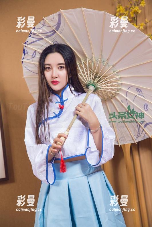 TouTiao头条女神-莫晓希 TouTiao头条女神 - 莫晓希户外写真集:看看她在阳光下的“迷茫”