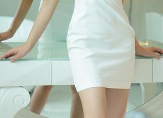 UGirls尤果网 – 王幼贞的粉色图包，让人觉得好像被棉花糖包围了，轻飘飘的。