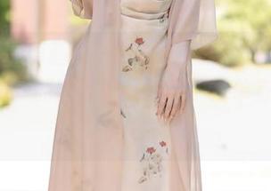 XIAOYU语画界 – 让壁纸闪耀，来一波美图，玥儿玥的婚纱俨然开启了‘单身不敌美’的方式！