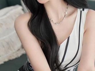 Xiuren秀人网 – tina_甜仔在户外：图集分享，背影十级景观，超会玩！