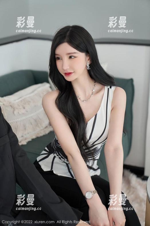 Xiuren秀人网-tina_甜仔 Xiuren秀人网 - tina_甜仔在户外:图集分享,背影十级景观,超会玩!