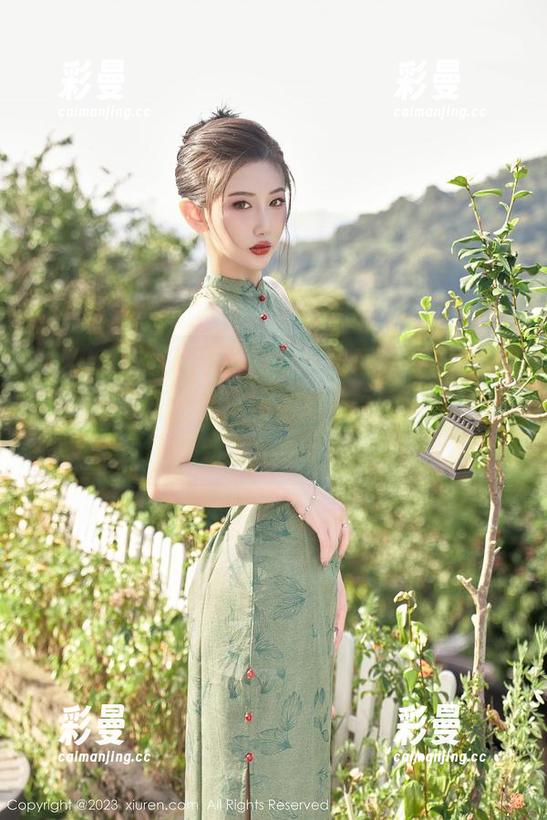 Xiuren秀人网-小肉肉咪 Xiuren秀人网 - 简单一句话,小肉肉咪把白裙写真全套演绎得超有个性,我开始有点上头了。