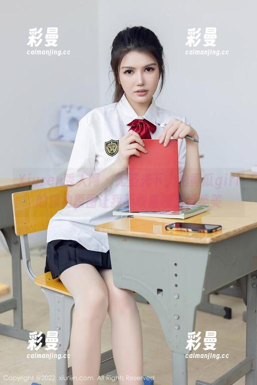 Xiuren秀人网-拍黄瓜girl Xiuren秀人网 - 无圣光下,拍黄瓜girl的旗袍原图让我不敢直视的另类美