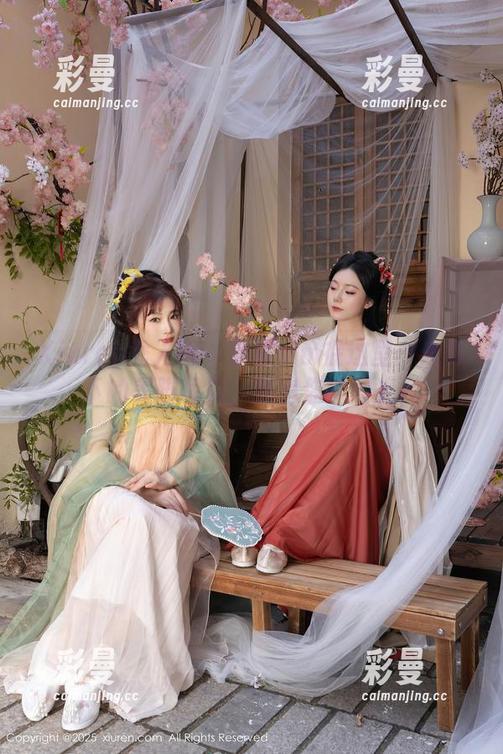 Xiuren秀人网-草莓mm Xiuren秀人网 - 草莓mm在这里:光影下的美脚写真,照出你的眼光!