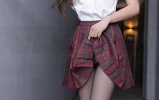 Xiuren秀人网 – 有点心痒：白裙围绕的萌琪琪Irene，天哪，这是什么画风？