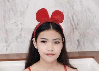 YouWu尤物馆 – 兔子Nina＆透明：一组图片合集带你轻松游弋