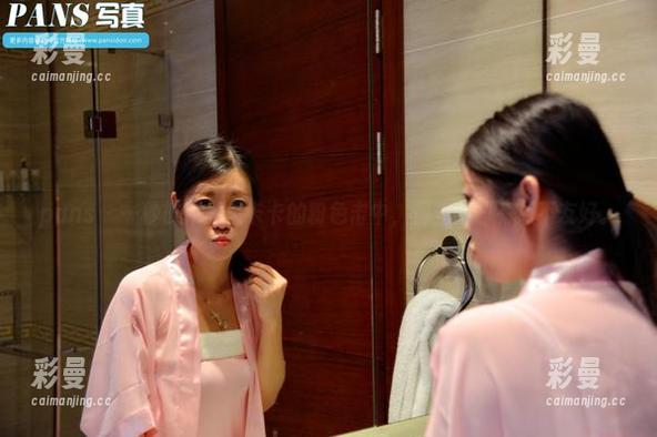 pans-卡卡 pans - 一秒被作品里卡卡的粉色击中,但光线却有点不友好。