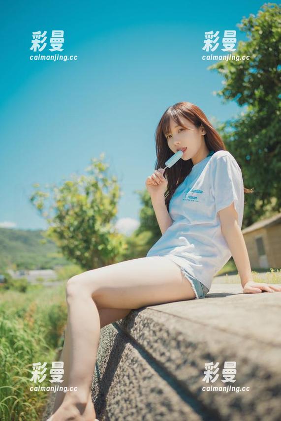 けん研和她的红裙：图库里藏着的动人旋律，一不小心就得跟着哼。