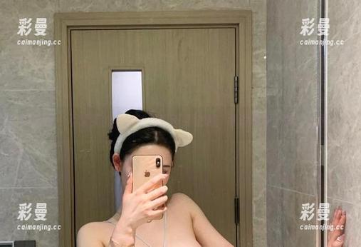 微密圈 - 不爱笑的赛琳的私拍清纯逆袭：谁说校服不能“出圈”