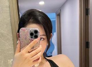 微密圈 – 我敢打赌，不爱笑的赛琳的视觉刺激套图更新会让你想多一百种搭配！