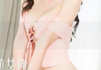 克拉女神 – 瑞莎的自画像:当自拍变成了拼图合集!