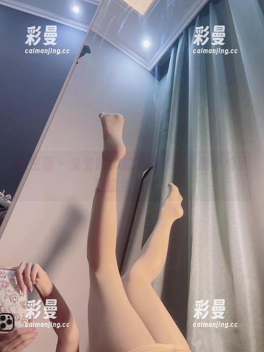 微密圈 - 兔宝妮to的私拍秘诀，搬个椅子就能当秘书！