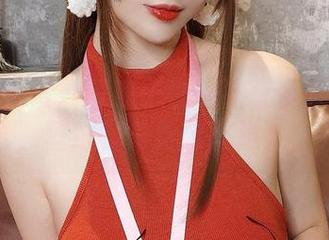 行走的可爱:凉凉子食铁兽音乐会的原图,壁纸视角好像能发光。