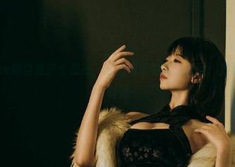 奈汐酱Nice的自撮护士装扮，爱心满满的高清套图，竟让我想起了小时候…