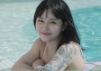 微密圈 – 宋昱欣的丝袜写真,更新频率真没话说,真希望能给我一个好角度。