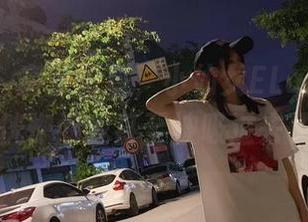 微密圈 – 高清写真，小仙女ELaine的裸足，恍惚间我甚至被吸过去了……