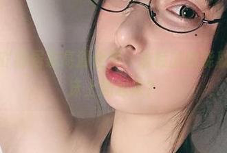 小泉学姐吖的居家高清合集,隐藏的技能就是如何从床上爬起来?