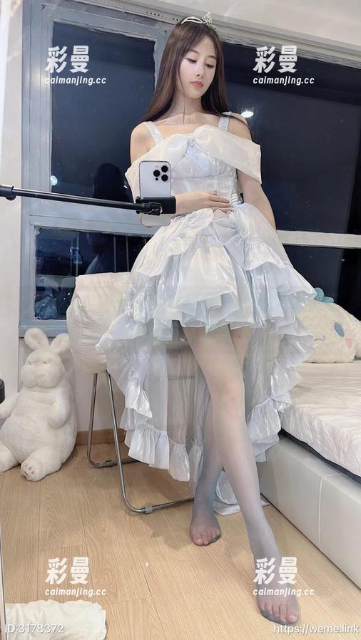 小萌子 微密圈 - 三言两语难尽意,小萌子的泳装套图有点意思