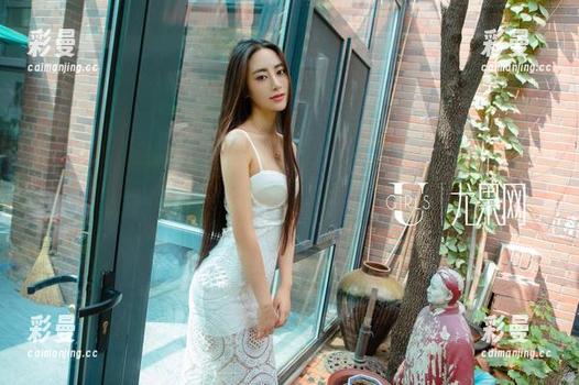 尤果网-张小西Ann 尤果网 - 哎呀张小西Ann,泳池里的新美图更新,难道真忘了涂防晒?