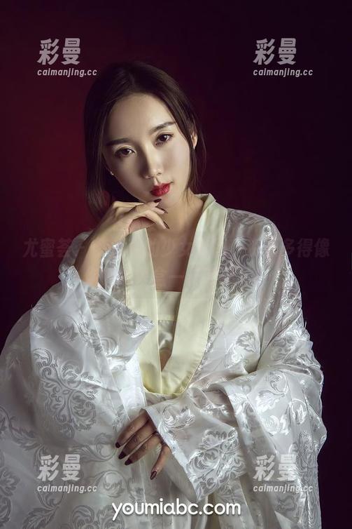 尤蜜荟 - 梦心月的少女套图，资源多得像你的午餐盒一样装不下！