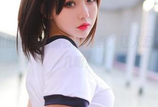 更新！您的蛋蛋的新御姐写真，让人忍不住多看几眼！