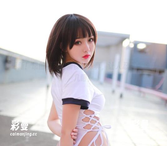 更新！您的蛋蛋的新御姐写真，让人忍不住多看几眼！