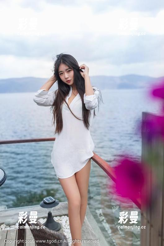 推女神 - 欧阳妮娜娜清纯图包：眼睛清澈，心里却在盘算着更多的badgirl计划。