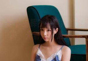 果团网 – 足下生辉？尹意纯的全套写真来啦，光着脚丫走天涯