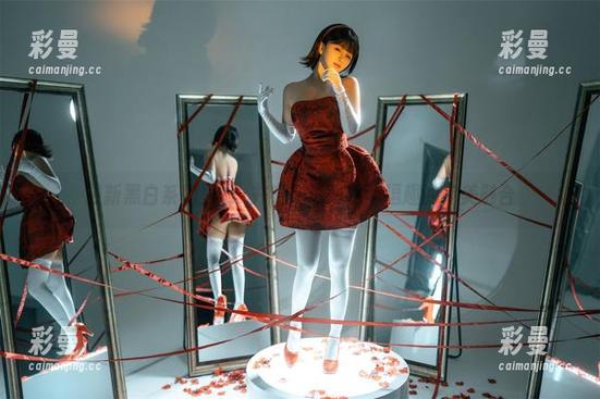 桜井宁宁 最新黑白系列里的桜井宁宁,冷艳与逗趣的完美融合