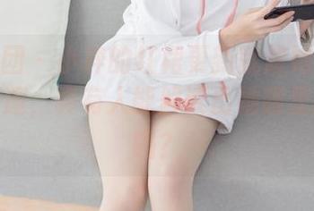 森萝财团 – 小梓的红裙更新就像她的眼神一样深邃,真有人能解读出她眼里的故事吗?