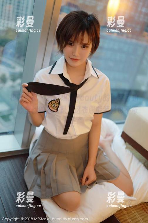 模范学院 - 看唐琪儿Beauty的镂空自拍，心里想的居然是“这衣服能装修也不奇怪！”