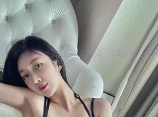 微密圈 – 一部“牛奶里的果汁”女王的高清作品，完美诠释了优雅与暧昧的边界。