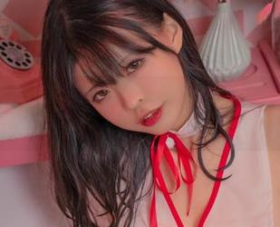 高清图库里，疾走可可的“大凤”让我忍不住多看几眼，哪里那么好看啊？
