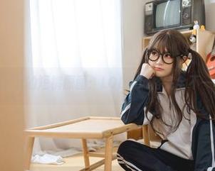 神沢永莉的短裤原图：LOL，风格完全不一样！