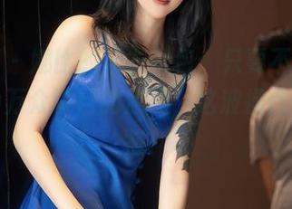 秀人网 – 娜比的泳衣图包：只要不沉，就能成为万众瞩目的焦点，这波操作值得借鉴！