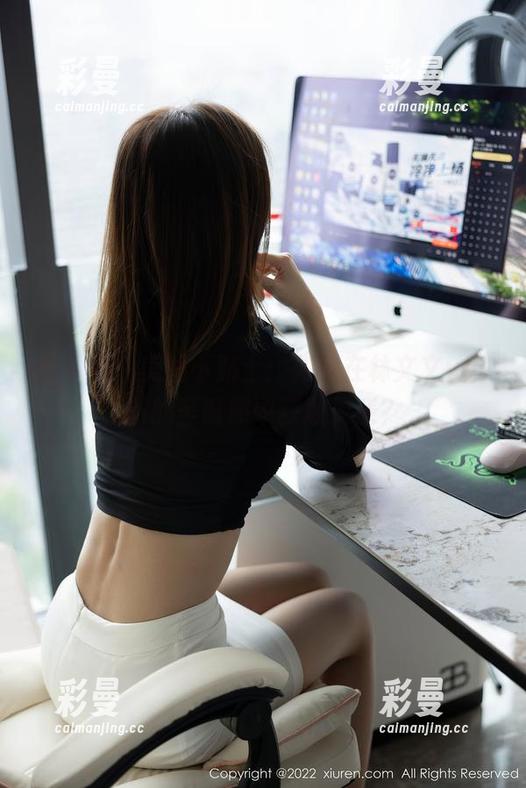 秀人网 - 美图小贴士：如何在林文文yooki的圣诞照中获取灵感？