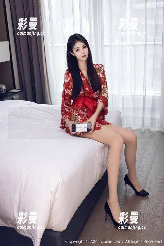 秀人网-田小燕Vicky 秀人网 - 看田小燕Vicky的最新画像,你会觉得“学姐”真的是个迷人精