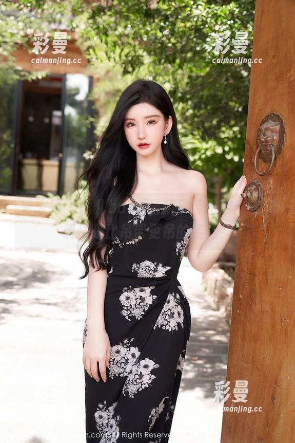 秀人网-雨儿baby 秀人网 - 雨儿baby最新吊带图册:这次明显是比吊带更吊的姿势!